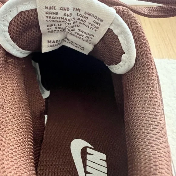 Nike women’s Dunk sneakers - Picture 6 of 7